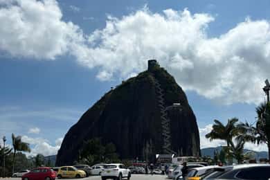 Tour Guatapé com visita à Granja das Lhamas e das Alpacas