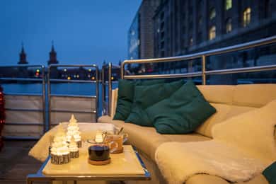 Berlin: Christmas Sightseeing Boat Tour