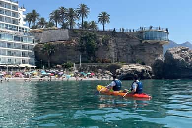 Nerja: Ruta Libre en Kayak – Navega Frente al Balcón de Europa