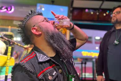 Las Vegas Fremont Street Bar Crawl (tilläggsalternativ med partybuss)