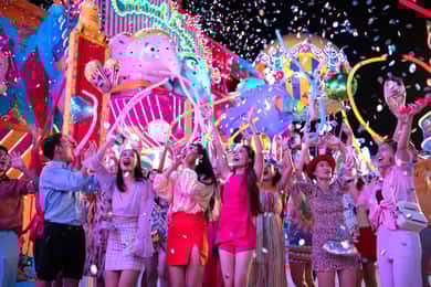 Phuket: Adgangsbillet til Carnival Magic m. valgfri transfer