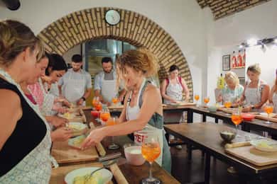 Rome: Pasta Cooking Class with Spritz Cocktails