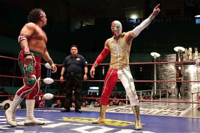 Puebla: Iconic Pro Wrestling Show with Dinner & Drink