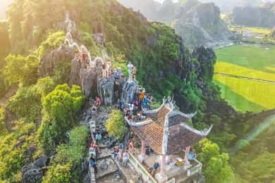Ninh Binh: Bich Dong, Hoa Lu, barco por Trang An, tour por la cueva de Mua