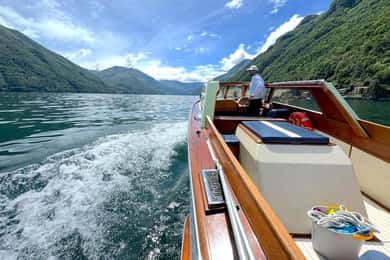 Lake Como: Unforgettable Experience Aboard a Venetian Boat