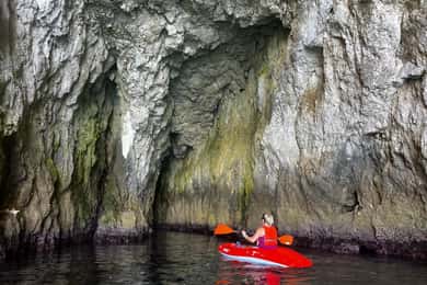Syracuse: Kayak Day Trip to the Caves and Ortigia