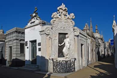Recoleta em profundidade (não literalmente) Excursão a pé particular