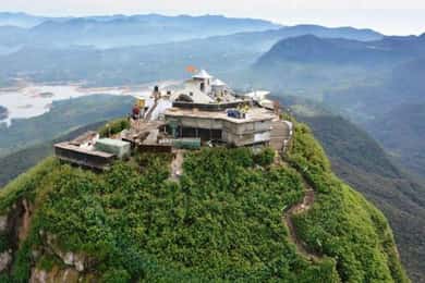 Nuwara Eliya na Summit Bliss: Adams Peak Overnight Hike