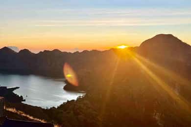 Mount Rinjani: 2D/1N Trekking Summit Trekk