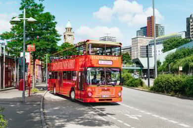 Amburgo: Autobus Hop-on Hop-off con crociera nell'Alster o nel porto