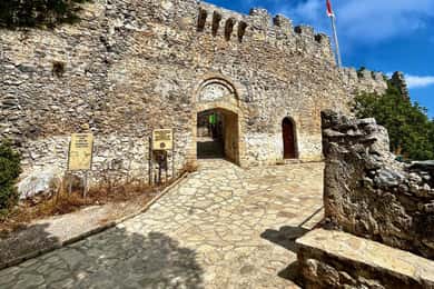 Kasteel St. Hilarion en ruïnes van Bellapais - met privégids