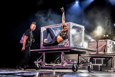 Niagara Falls, VS: Magic Theatre - Illusionist Leon Etienne