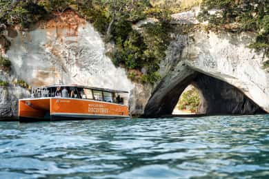 Wycieczka po wybrzeżu i jaskiniach Cathedral Cove