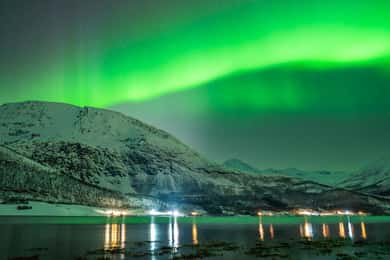 Tromsø: Northern Lights Focus Tour, German/English, minibus, meal
