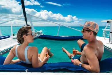 Providenciales: Half-Day Catamaran Sailing Trip with Snorkel
