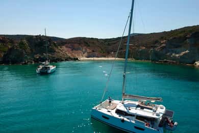 Milos: Half-Day Morning Catamaran Cruise to Kleftiko