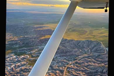 Wall SD: Prehliadka národného parku Badlands malým lietadlom