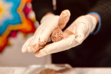 Brüssel: Workshop und Verkostung von belgischen Schokoladentrüffeln