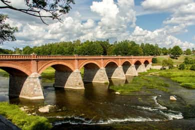 Private Tour Mittelalterliche Juwelen von Kuldīga, Sabile und Kandava