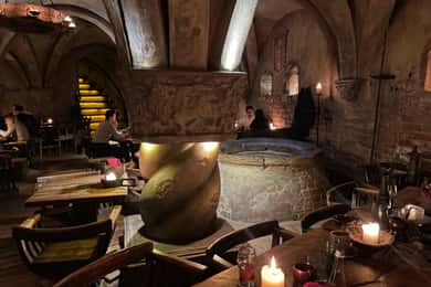 Vilnius: Pub Crawl com bebida de boas-vindas e petiscos tradicionais
