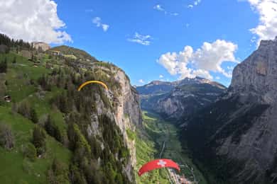 Mürren: Parapente sobre as falésias e cascatas de Lauterbrunnen