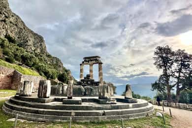 Excursão particular de 1 dia a Delfos, o umbigo da Terra, Hosios Loukas, 8h