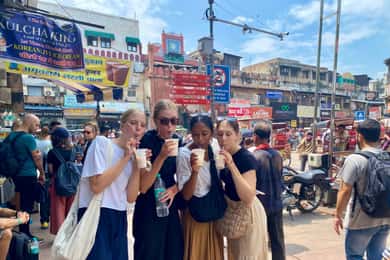 Delhi: Old Delhi's Street Food, Temples & Spice Market Tour