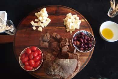 Salónica: Cata de Vinos en Grupo Reducido con Aperitivo