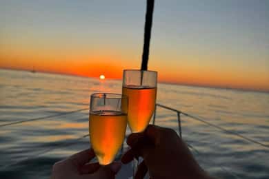 Porto Sunset: Sailboat Tour with Welcome Drink and snacks