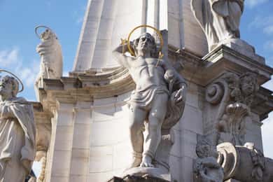 Wandeltour door Budavár: standbeelden, verhalen en mythen!