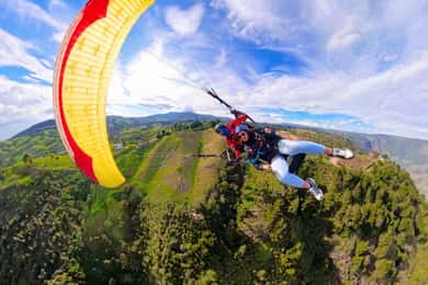 Medellín: Paragliding with experts