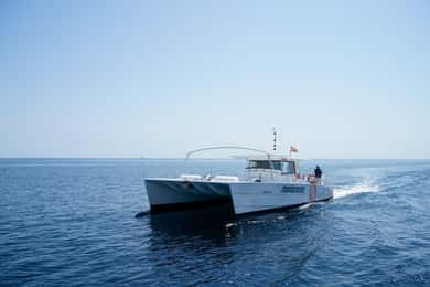 Calpe : catamaran à moteur avec arrêt baignade et repas en option