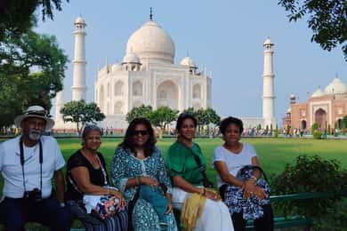 Rishikesh: Private 2-Day Taj Mahal Tour with Accommodation
