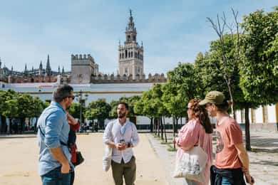 Sevilla: Kleingruppen-Tour durch das jüdische Viertel mit Tapas und Getränken