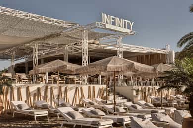 Zakynthos: Infinity Beach Club Day Pass with Food & Drinks