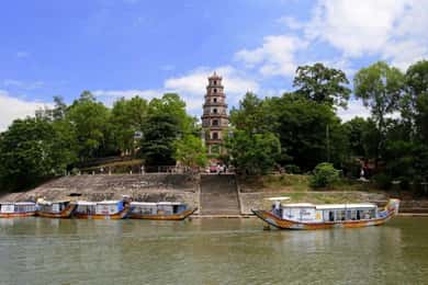 Hue : Dragon Boat Cruise to Thien Mu Pagoda and Tombs