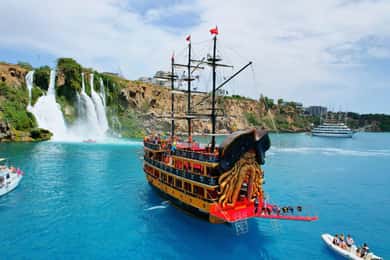 Antalya: Öğle Yemeği ve Transfer Dahil Tam Gün Lara Korsan Tekne Turu