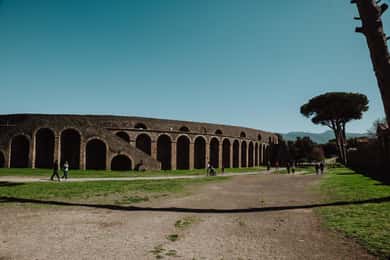 Pompeii and Amphitheatre group tour with an archaeologist