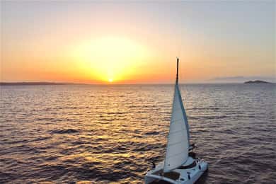 Tour in catamarano al tramonto dell'Arcipelago di La Maddalena con aperitivo