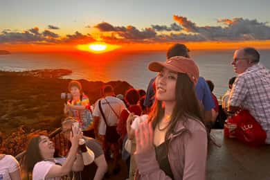 Oahu: Diamond Head Hike with Roundtrip Transportation