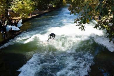 München: Fluss-Surfen in München - Alles was du wissen musst