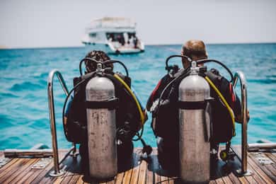 Hurghada: gita in yacht a 2 isole, immersioni e snorkeling con pranzo