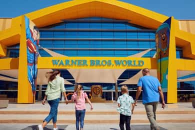 Dubai: Mesquita Sheikh Zayed e Warner Bros com transporte