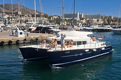 Benalmádena: Katamarankryssning med drinkar och badstopp