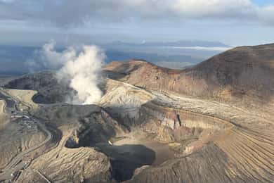 Volcanic Wonders: Private and helicopter Tour to Mount Aso
