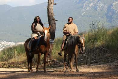 Icmeler Reiten durch die Flüsse und Wälder