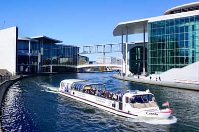 Berlin: 1-timmars båttur med regntätt panoramatak och guide