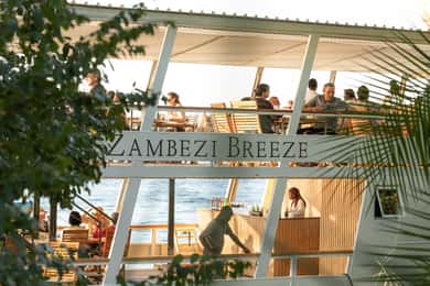 Cataratas Victoria: Cena en crucero por el río Zambeze