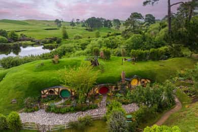 From Rotorua: Hobbiton Movie Set Tour with Festive Lunch