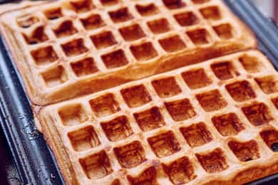 Brussels: Belgian Waffle Making Workshop with Beer Tasting